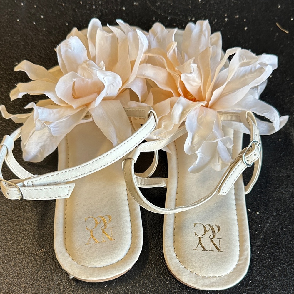 NYC Womens Cream Floral Sandals